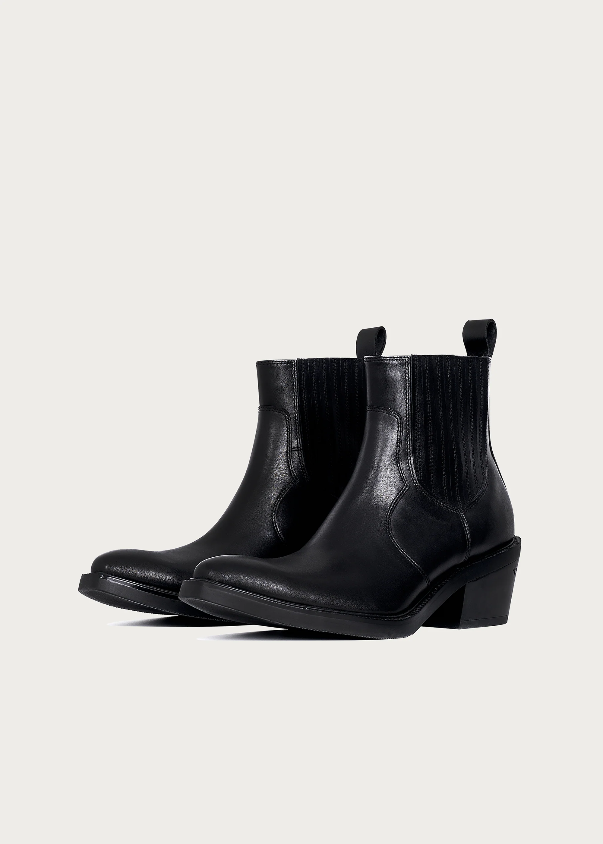 Pointed-Toe Calfskin Chelsea Boots Obsidian Black - Image 6