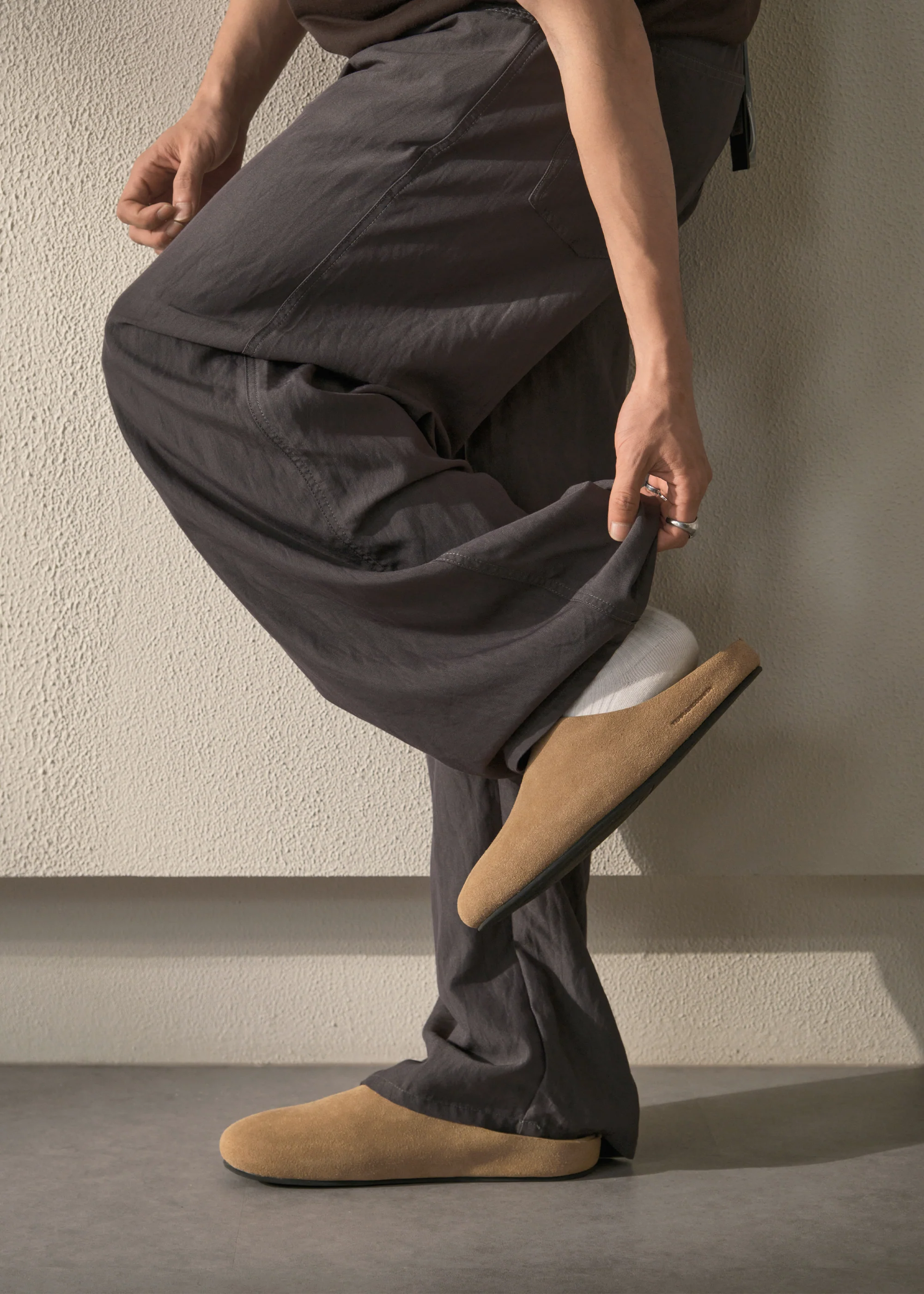 Cloud-Feel Suede Clogs Khaki - Image 2