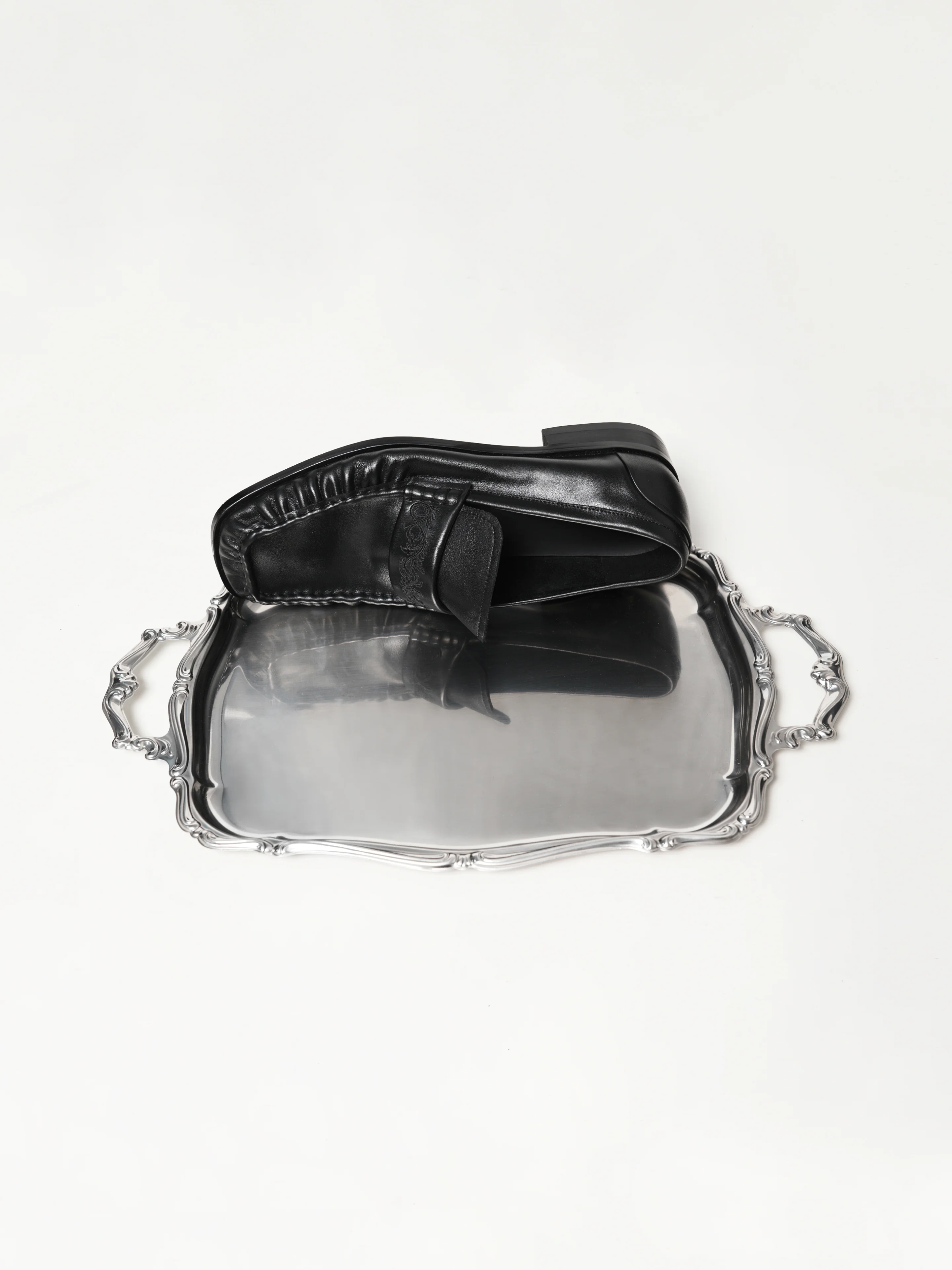 Square-Toe Vine-Engraved Loafers Elegant Black - Image 3