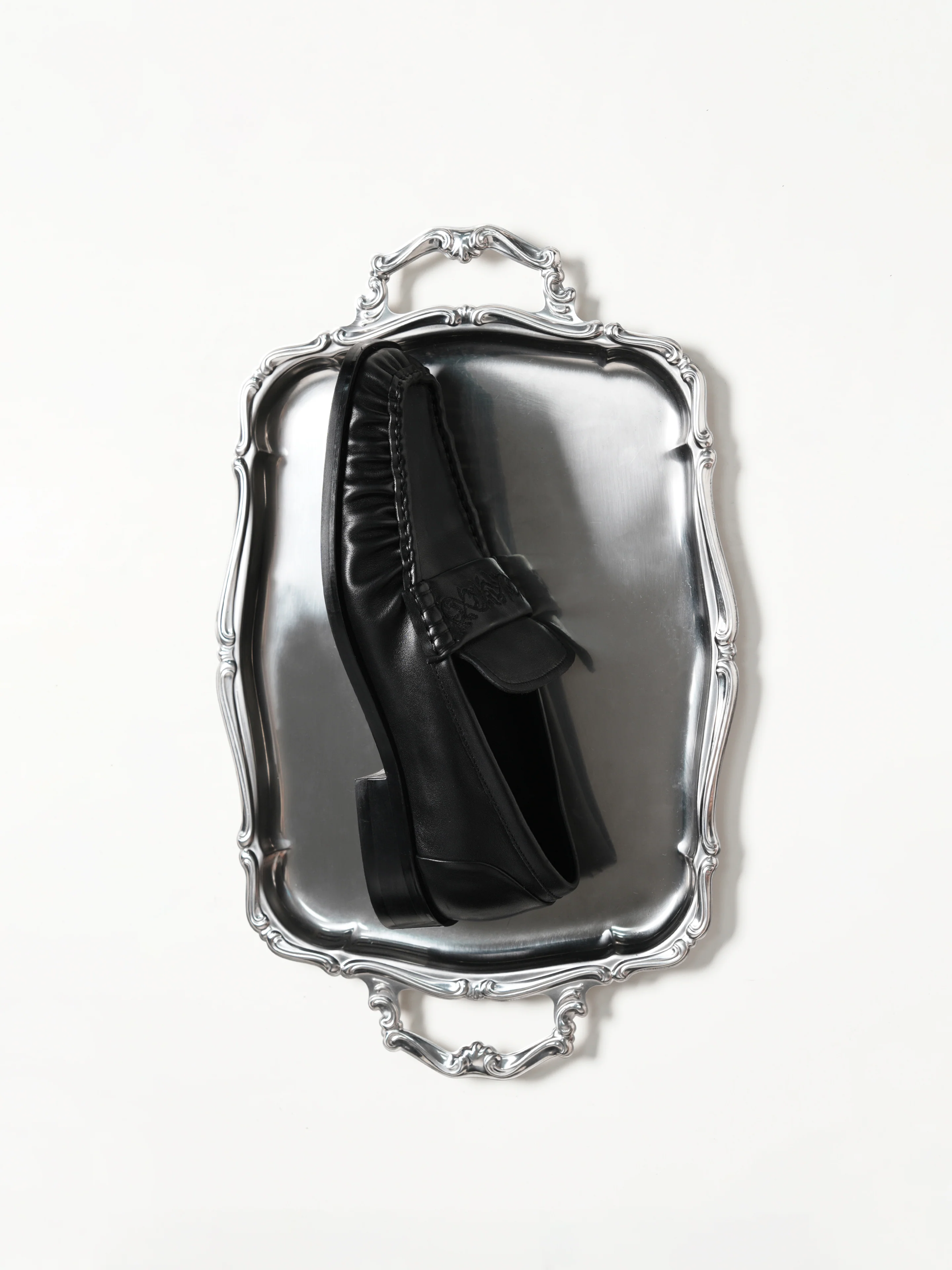 Square-Toe Vine-Engraved Loafers Elegant Black - Image 8