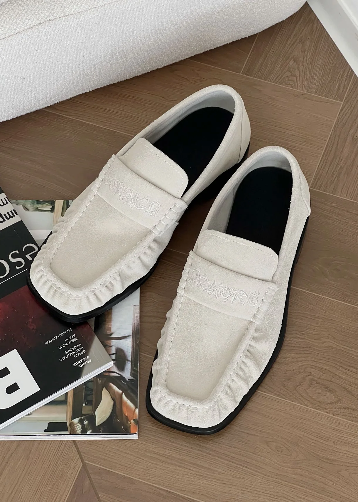 Square-Toe Vine-Engraved Loafers White - Image 3