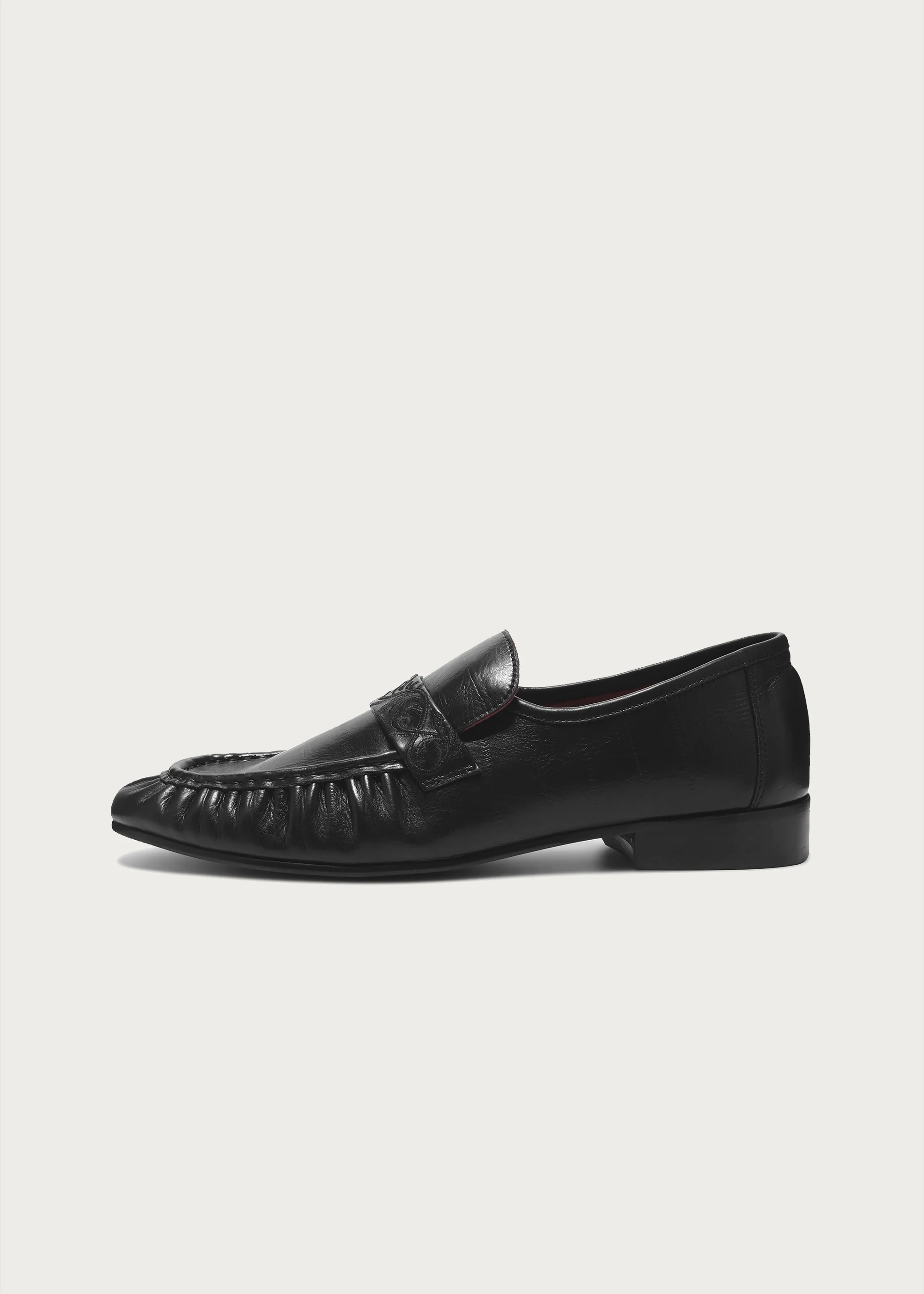 Vine-Engraved Loafers Elegant Black - Image 4