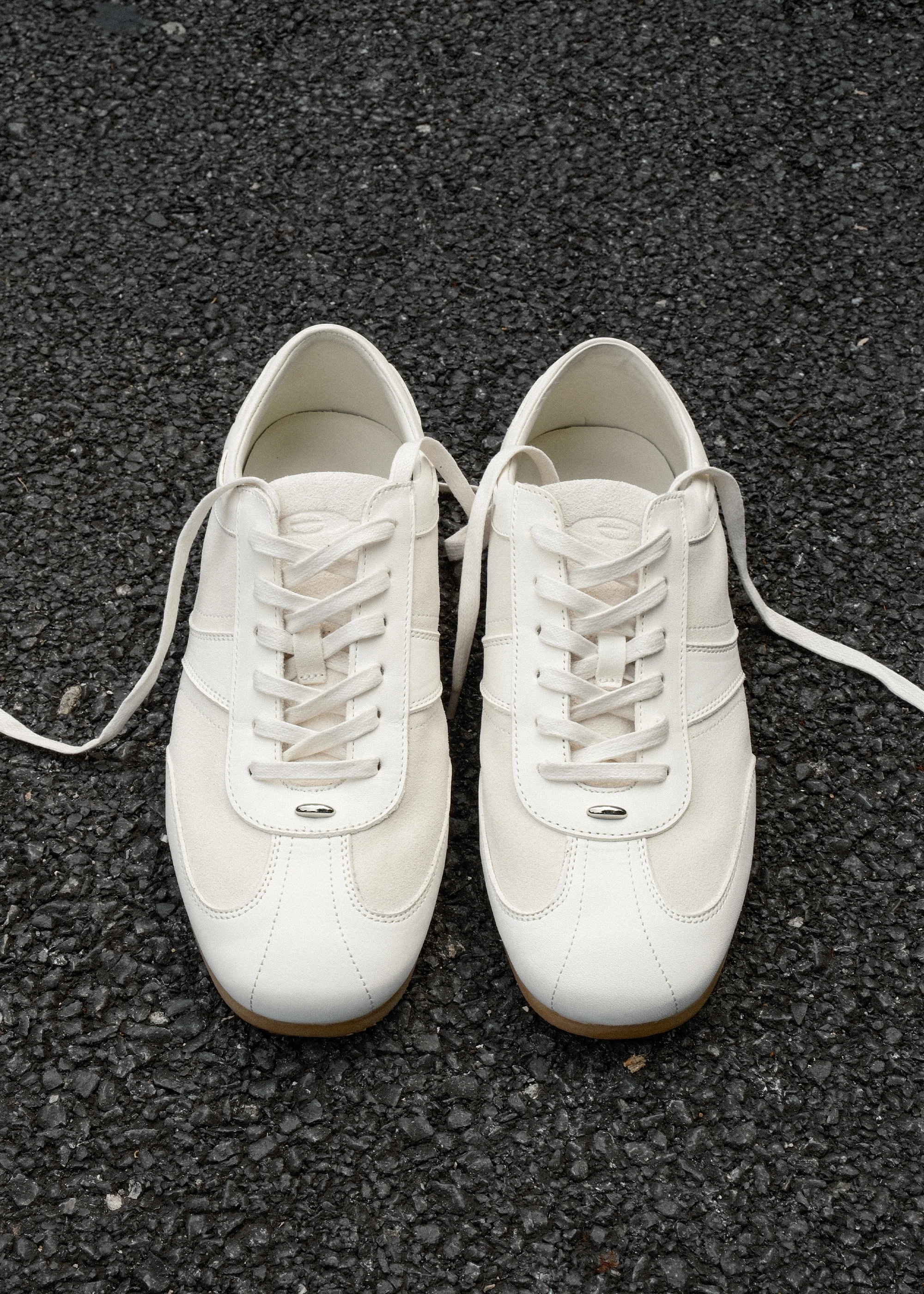 Metal-Embellished Leather Sneakers White - Image 3