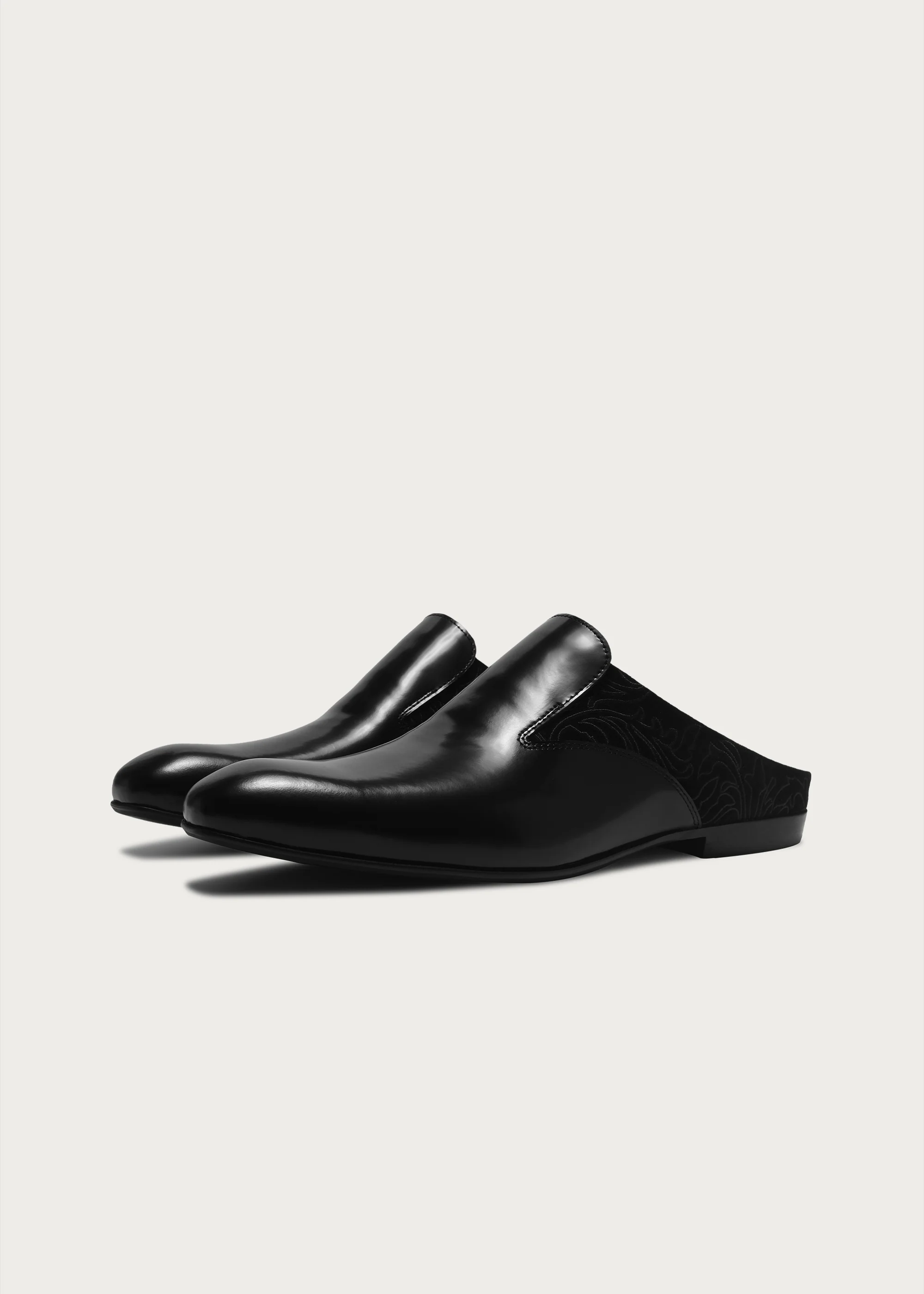 Flower-Patterned Pointed Mules Black - Image 4