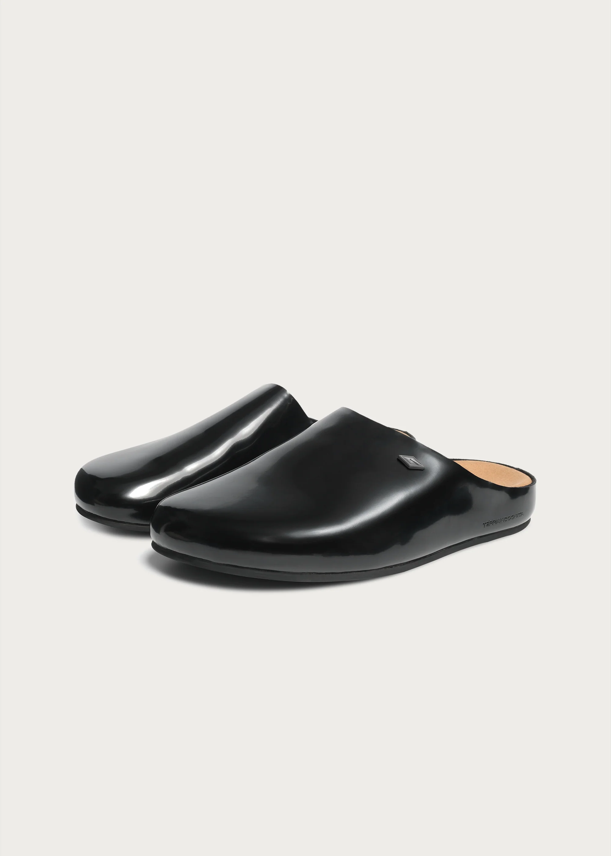 Star Emblem 3.0 Clogs Glossy Black - Image 7