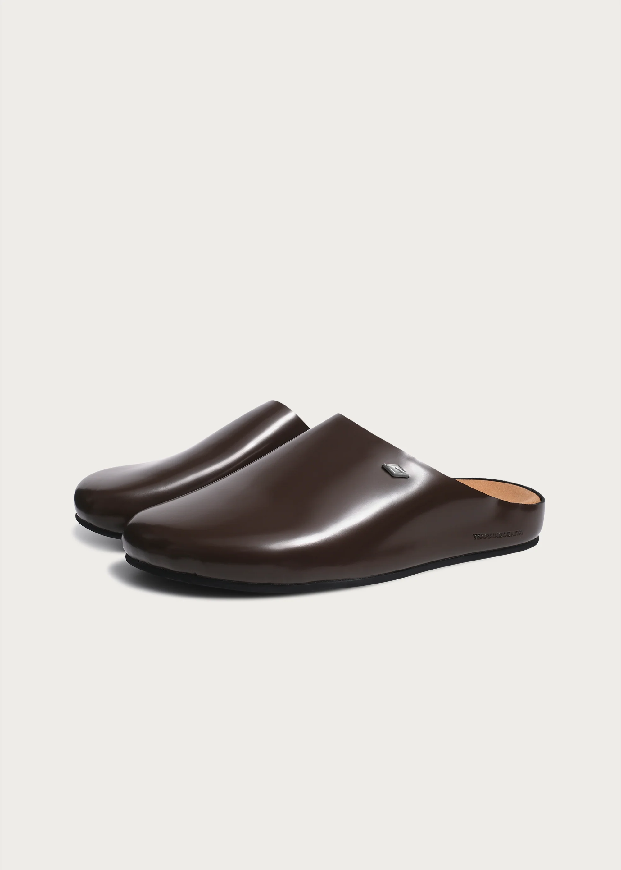 Star Emblem 3.0 Clogs Glossy Brown - Image 8